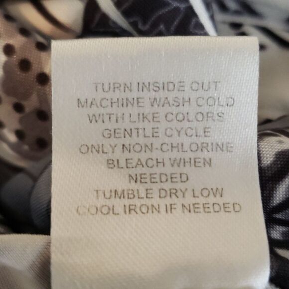 Live and Let Live. Live and Let  Black and White Graphics Boho Style Top. Size L - Picture 6 of 9